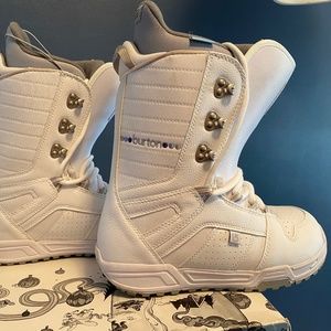 Beautiful white, Burton "Casa"  Snowboard Boots (size 8)